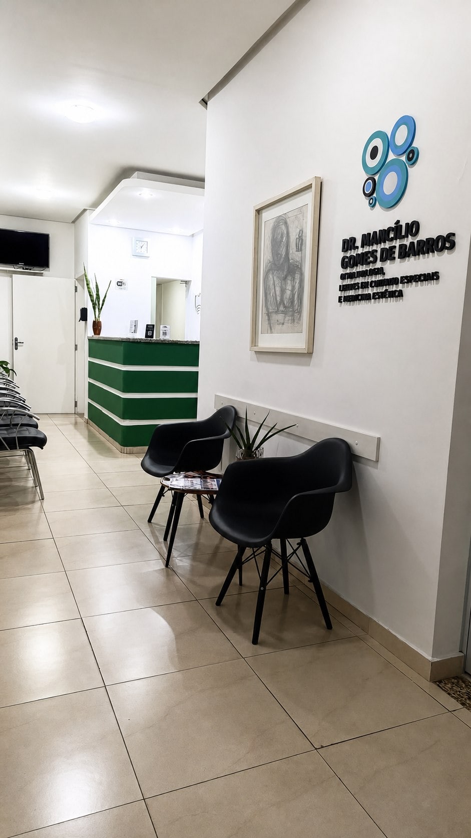 Recepção e sala de espera da Implo Odonto